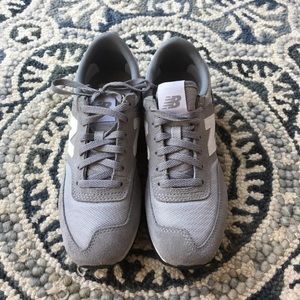 GREY SUEDE NEW BALANCE SNEAKERS